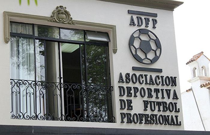 Alva pide renuncia de directiva de ADFP. Foto: Andina