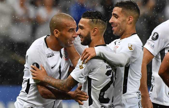 Corinthians se impuso por 2-0 a Lara. Foto: AFP