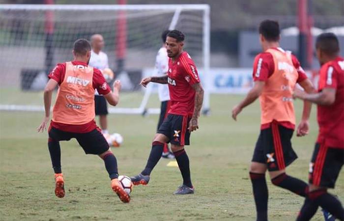 Paolo Guerrero entrena con su club Flamengo. Foto: Twitter
