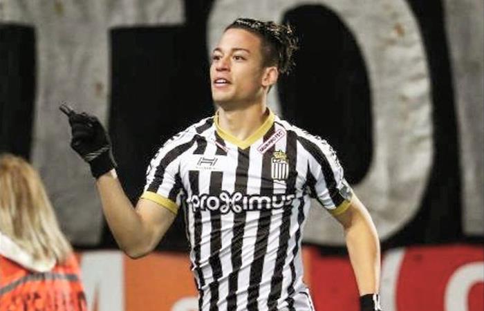 Cristian Benavente jugará con el Charleroi hasta el 2022. Foto: Twitter