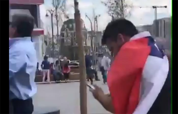 Hincha chileno estuvo por las calles de Rusia. Foto: Twitter