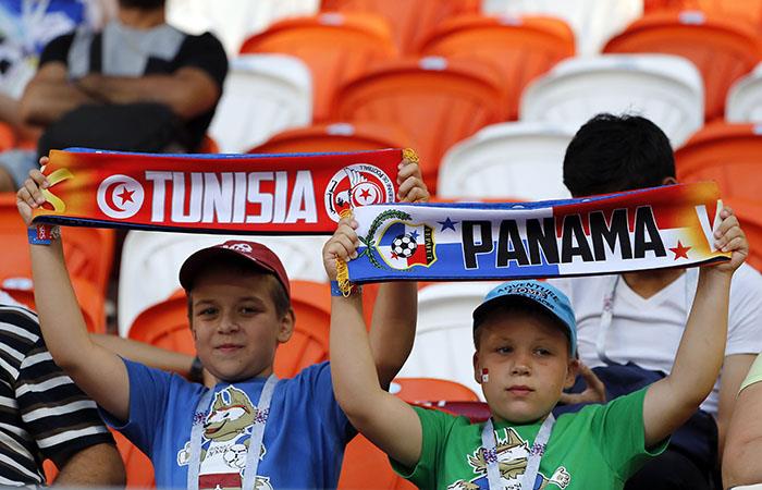 Panameños y tunecinos reunidos en el Mordovia Arena. Foto: EFE