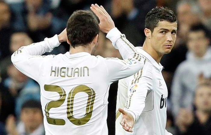 Gonzalo Higuaín y Cristiano Ronaldo. Foto: EFE