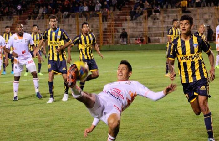 Ayacucho FC visita a Sport Rosario en el Rosas Pampas. Foto: AFP