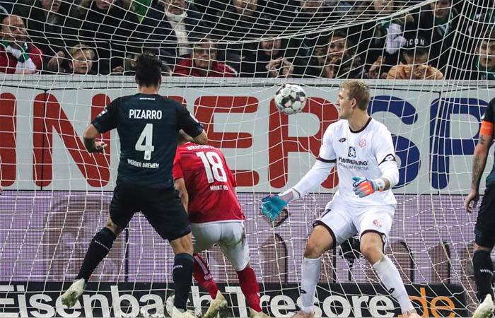 Pizarro anotó en la derrota del Werder Bremen por Bundesliga. Foto: EFE