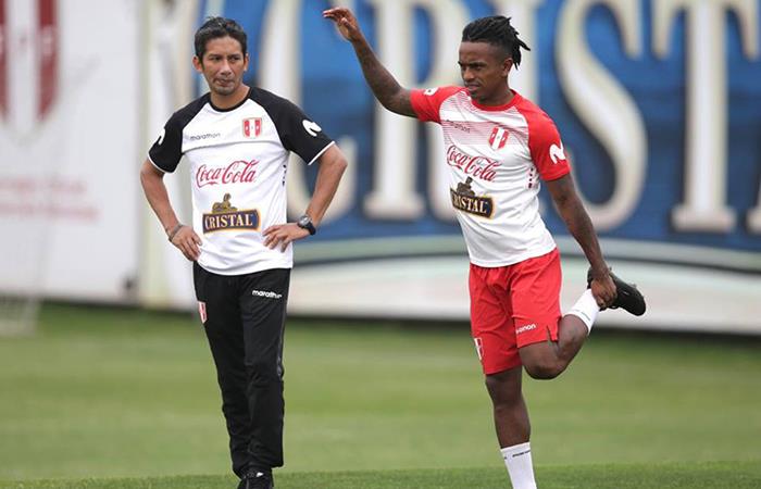Yordy Reyna se convirtió en el segundo peruano que limita en el exterior en sumarse a los entrenamientos. Foto: Facebook