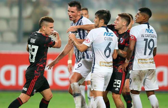 Alianza Lima se enfrentó a River Plate por la Libertadores. Foto: EFE