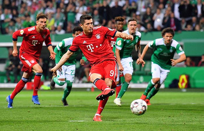 Claudio Pizarro, presente en la derrota del Bremen a manos del Bayern por  la Copa de Alemania