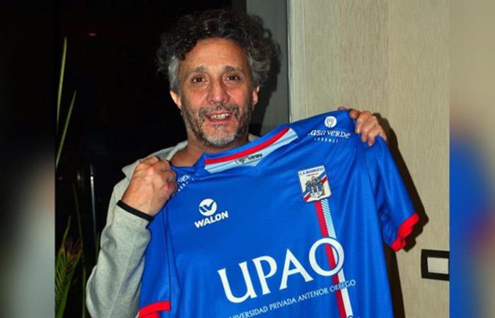 Fito Páez posó con la camiseta de Mannucci. Foto: Facebook