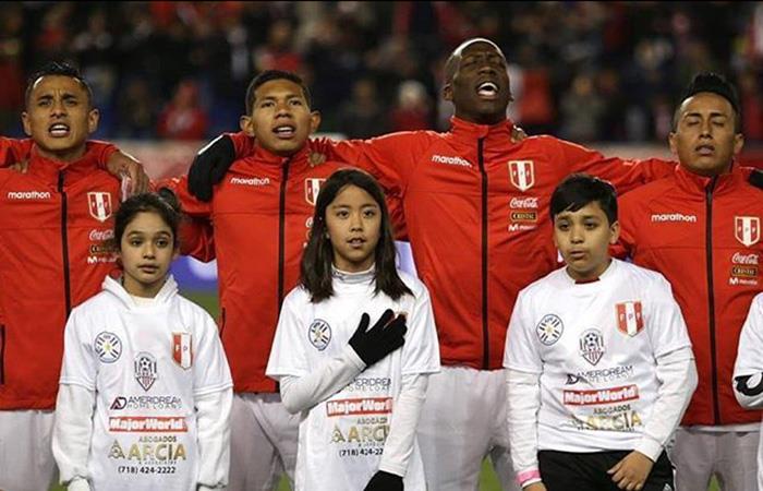 Asi se vivió el himno nacional de la Selección Peruana desde el Monumental. Foto: Twitter