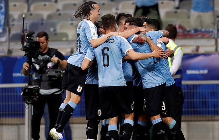 Uruguay y Chile lideran el Grupo C. Foto: EFE