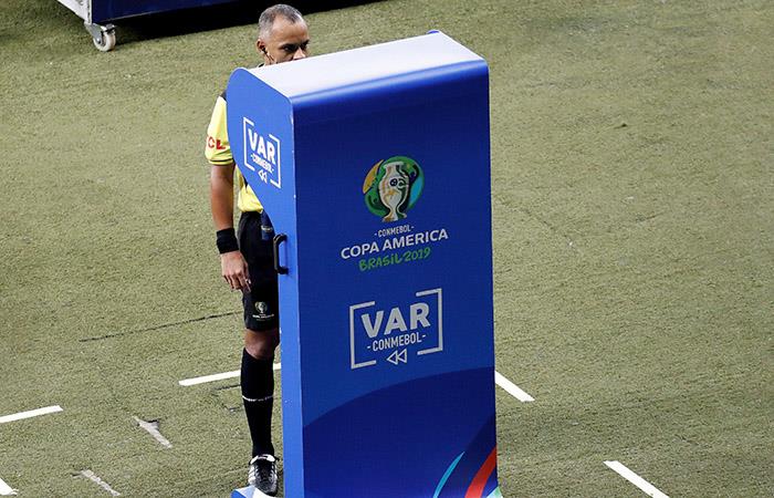 El VAR se ha vuelto polémico en la Copa América. Foto: EFE
