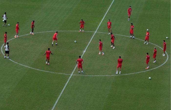 La selección peruana entrenó este miércoles en el estadio Pituaçu. Foto: EFE
