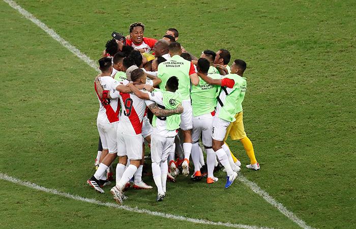 Perú le ganó 5-4 a Uruguay por cuartos de final y ya está en semifinales. Foto: EFE