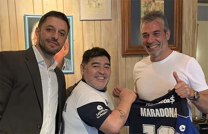 Maradona dirigirá a Gimnasia y Esgrima. Foto: Twitter