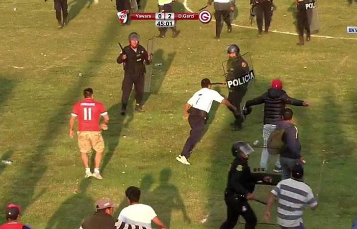 Actos de violencia en el Yawars vs Deportivo Garcilaso. Foto: Facebook