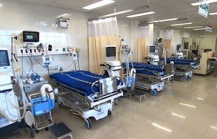 Existen casi 1000 camas puestas a pacientes en UCI. Foto: Andina