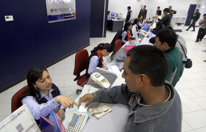 Bancos cambiaron horario de atención debido a crisis sanitaria. Foto: Andina