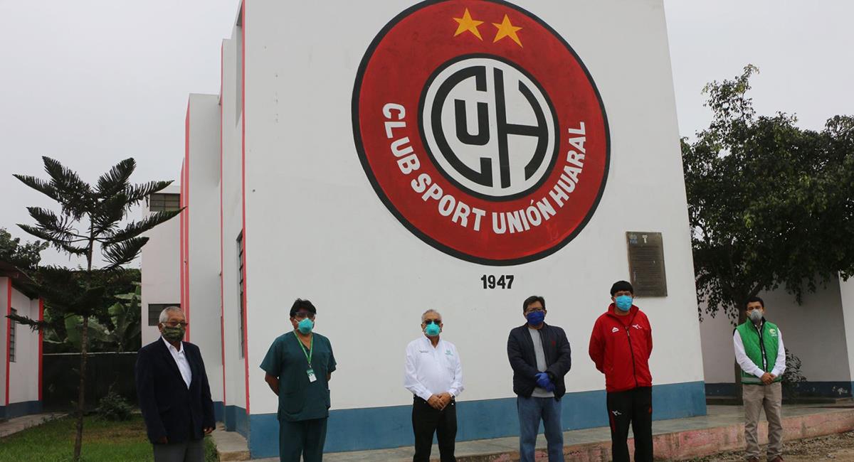 Gobernador Regional de Lima, Ricardo Chavarría, supervisó las instalaciones del Club Sport Unión Huaral. Foto: Andina