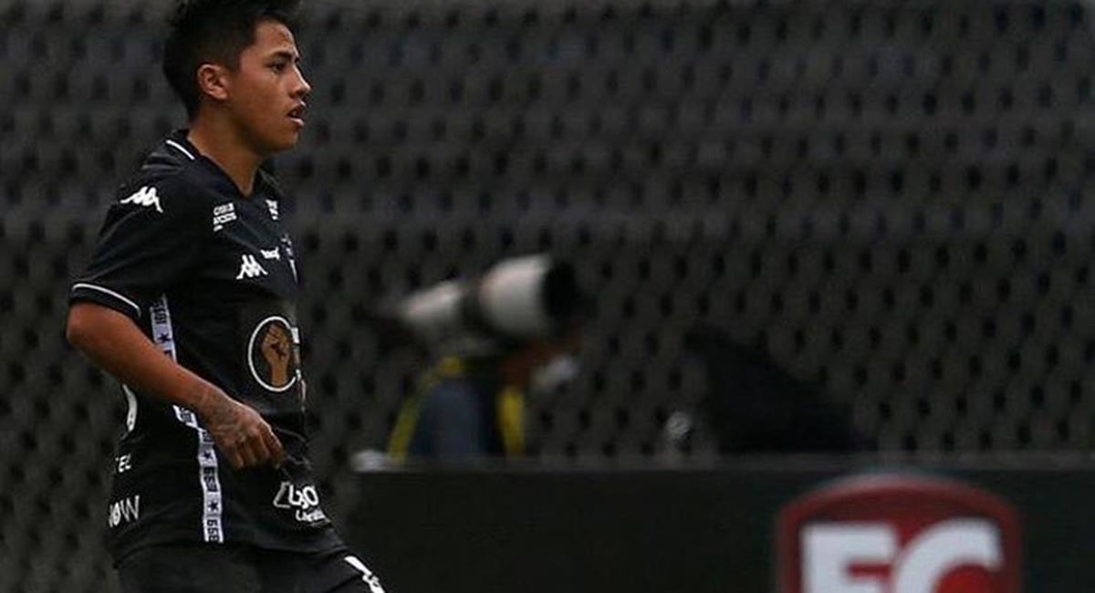 Alexander Lecaros juega su primera temporada con Botafogo. Foto: Twitter @TigrilloPeru