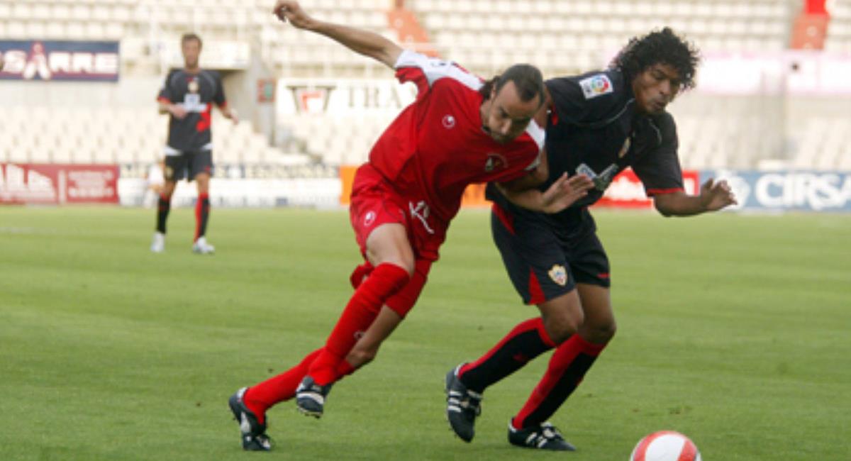 Santiago Acasiete vistió la camiseta de Almería siete temporadas. Foto: Andina