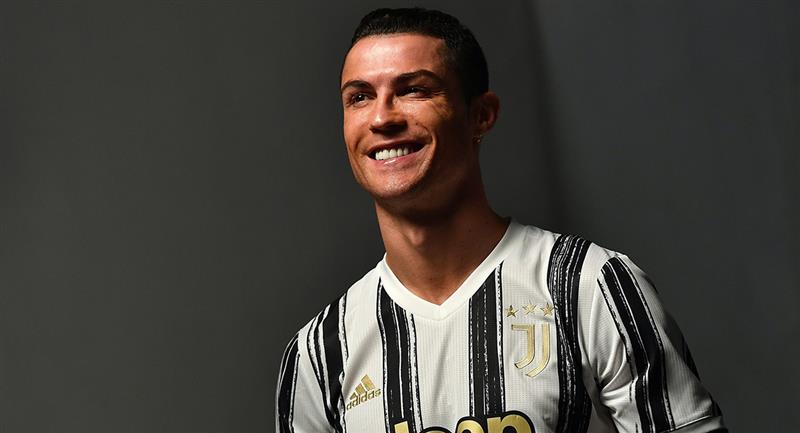 Cristiano Juventus su nueva camiseta para la próxima temporada (Galería)