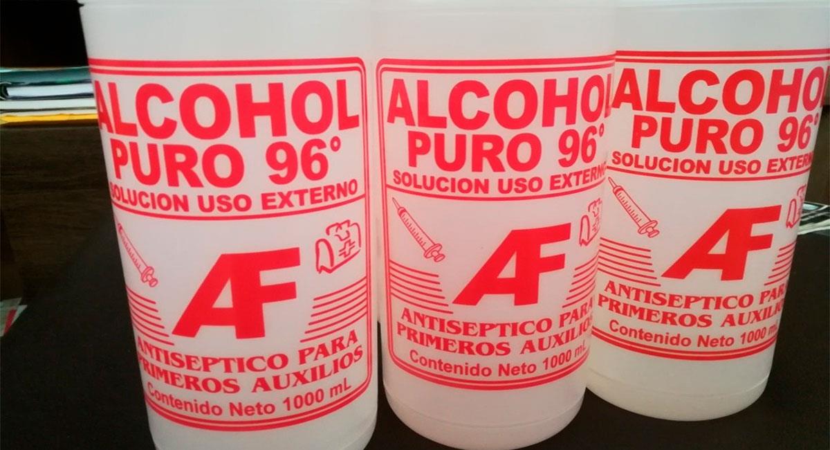 Alcohol de 96 no es recomendable para limpieza en casa. Foto: Twitter @JuanjoOA27