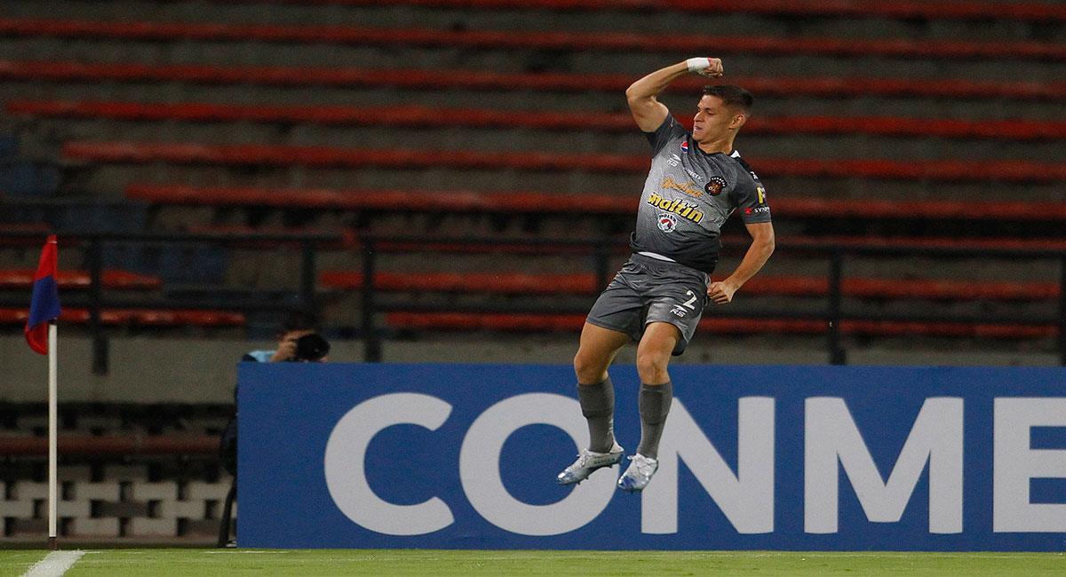 Eduardo Enrique Fereira del Caracas celebra uno de los goles de su equipo. Foto: EFE