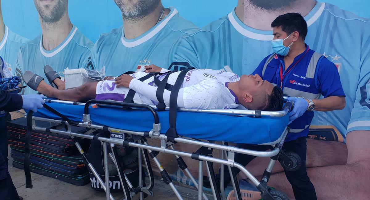 Diego Chávez salió inconsciente del Estadio Alberto Gallardo. Foto: Twitter @VocesFutbolPeru
