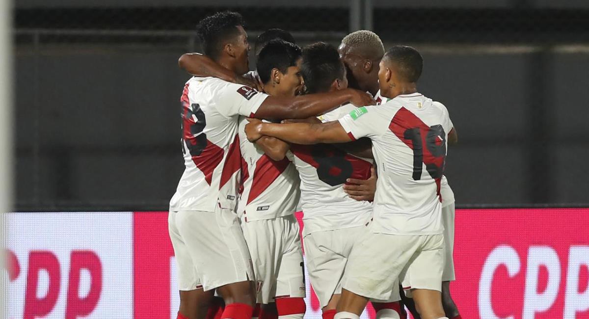 Perú y Paraguay juegan en Defensores del Chaco. Foto: Twitter Selección Peruana