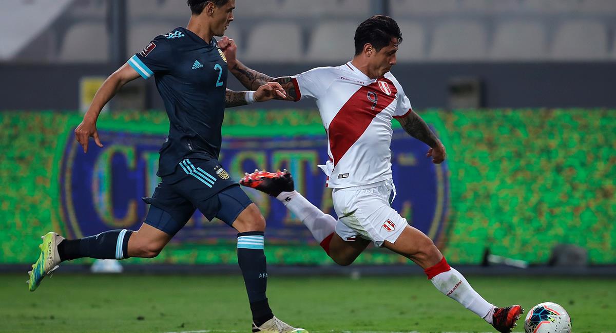 Gianluca Lapadula jugó los 90 minutos en derrota de Perú. Foto: EFE