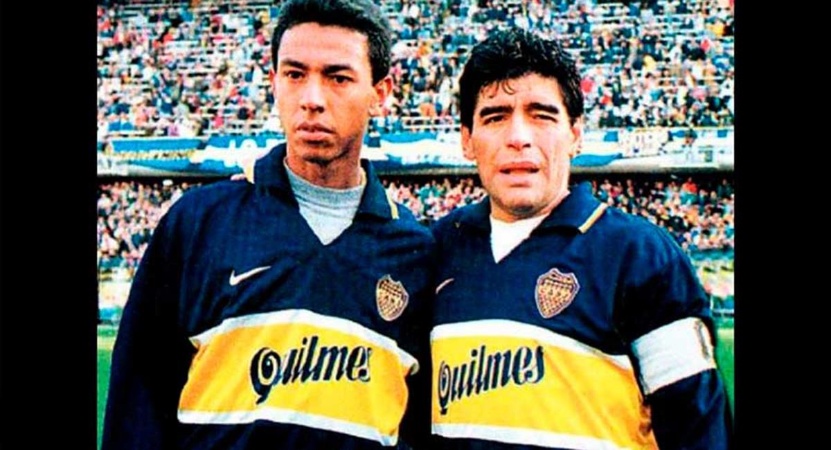 Nolberto Solano junto a Diego Maradona. Foto: Twitter @NolSolano