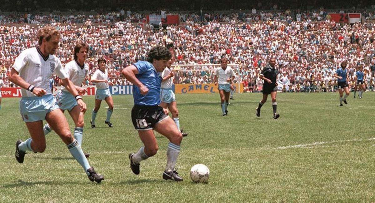 Diego Maradona marcó el denominado 'Gol del Siglo' ante Inglaterra. Foto: Andina