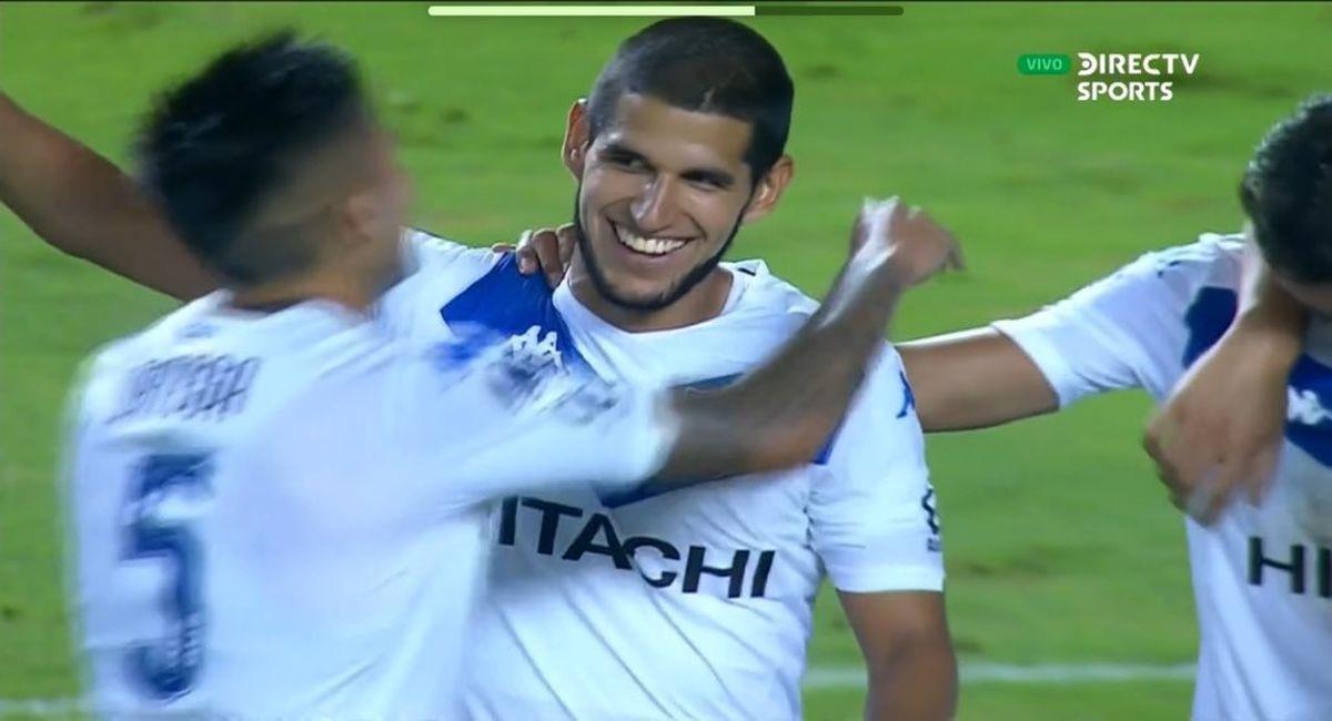 Luis Abram celebrando su gol con Vélez Sarsfield. Foto: Captura