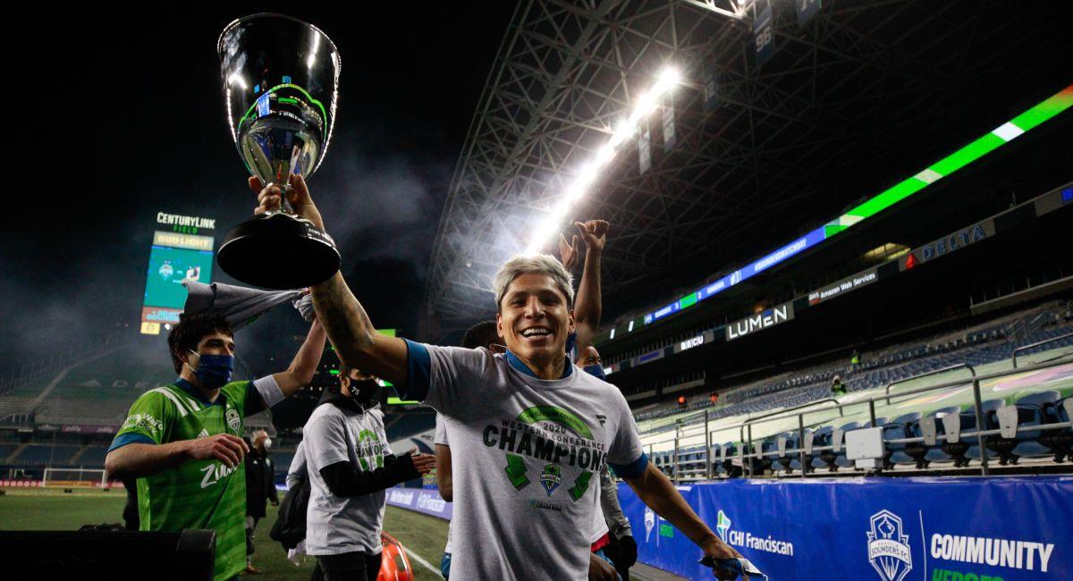 Raúl Ruidíaz celebrando un nuevo título con el Seattle Sounders. Foto: MLS