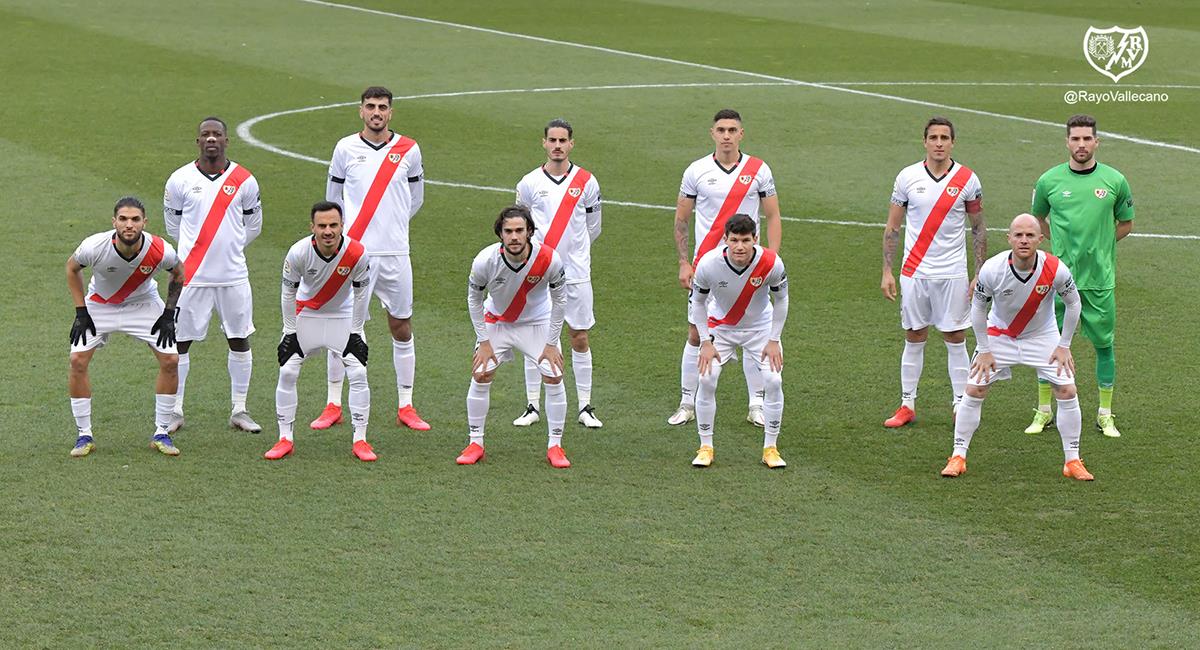 Luis Advíncula fue titular y jugó 57 minutos con Rayo Vallecano. Foto: Twitter @RayoVallecano