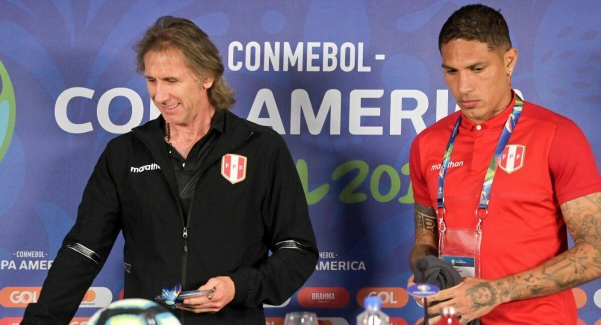 Ricardo Gareca junto a Paolo Guerrero. Foto: EFE