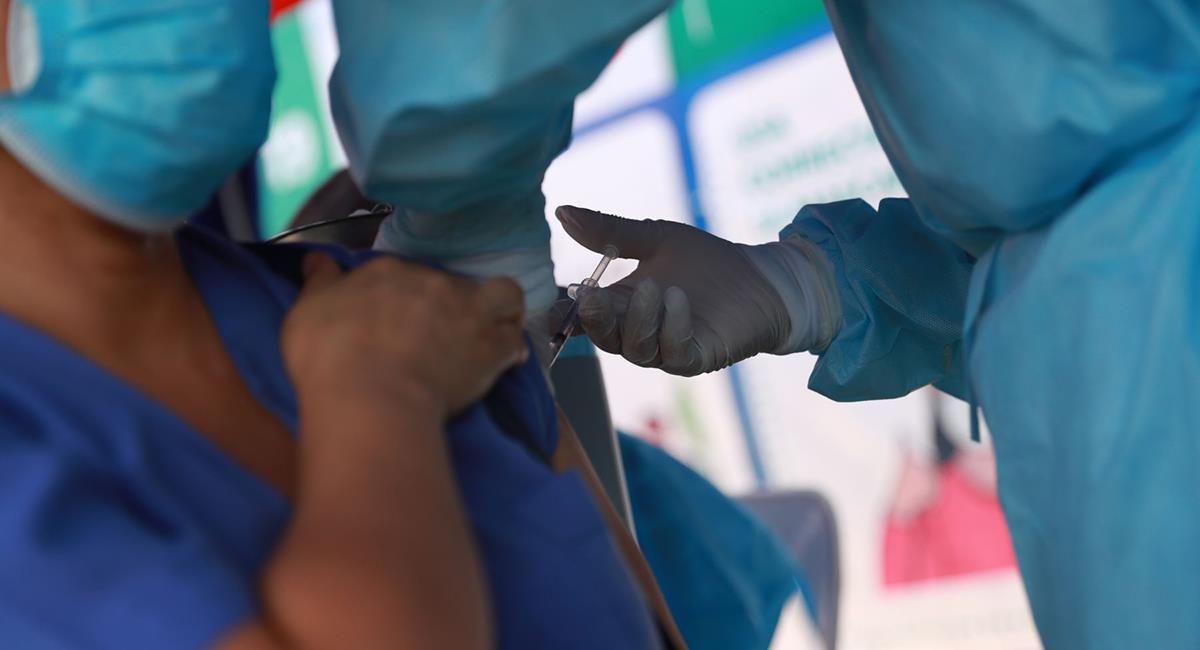 El primer millón de dosis de vacunas está destinado al personal médico. Foto: Andina Carla Patiño Ramírez
