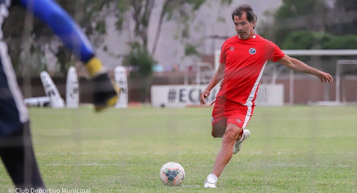 Franco Navarro llegó esta temporada a Municipal. Foto: Twitter Deportivo Municipal