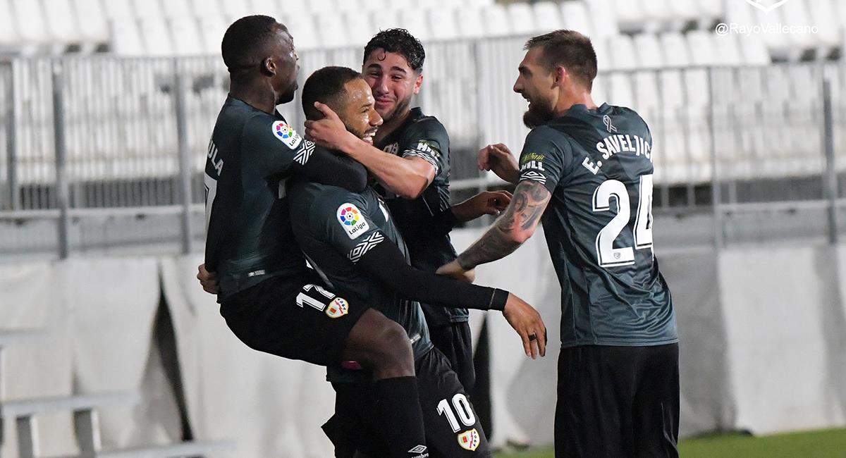 Advíncula celebrando el único gol del triunfo. Foto: Twitter Rayo Vallecano