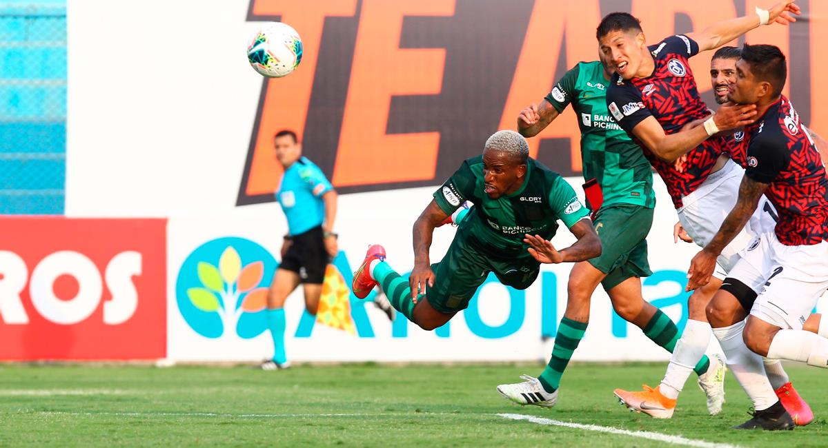 Jefferson Farfán marcó el 1-0 para Alianza Lima. Foto: Twitter @LigaFutProf