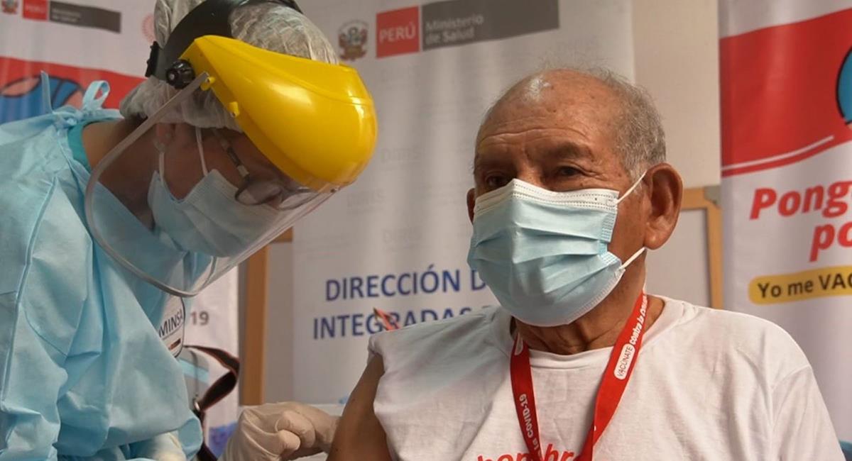 Vacuna contra la COVID-19 ya se realiza en el Perú. Foto: Andina
