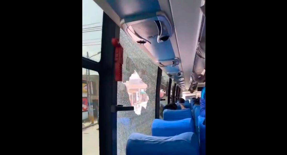 Bus de Alianza Lima fue atacado por hinchas. Foto: Twitter Captura @alianzahistory
