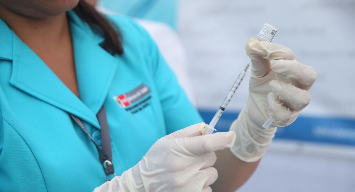 Los vacunadores están obligados a cumplir con los protocolos. Foto: Andina