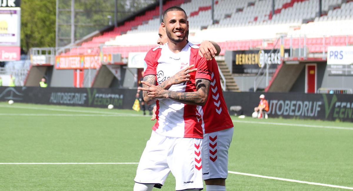 Sergio Peña anotó hat-trick en victoria de Emmen. Foto: Twitter FC Emmen