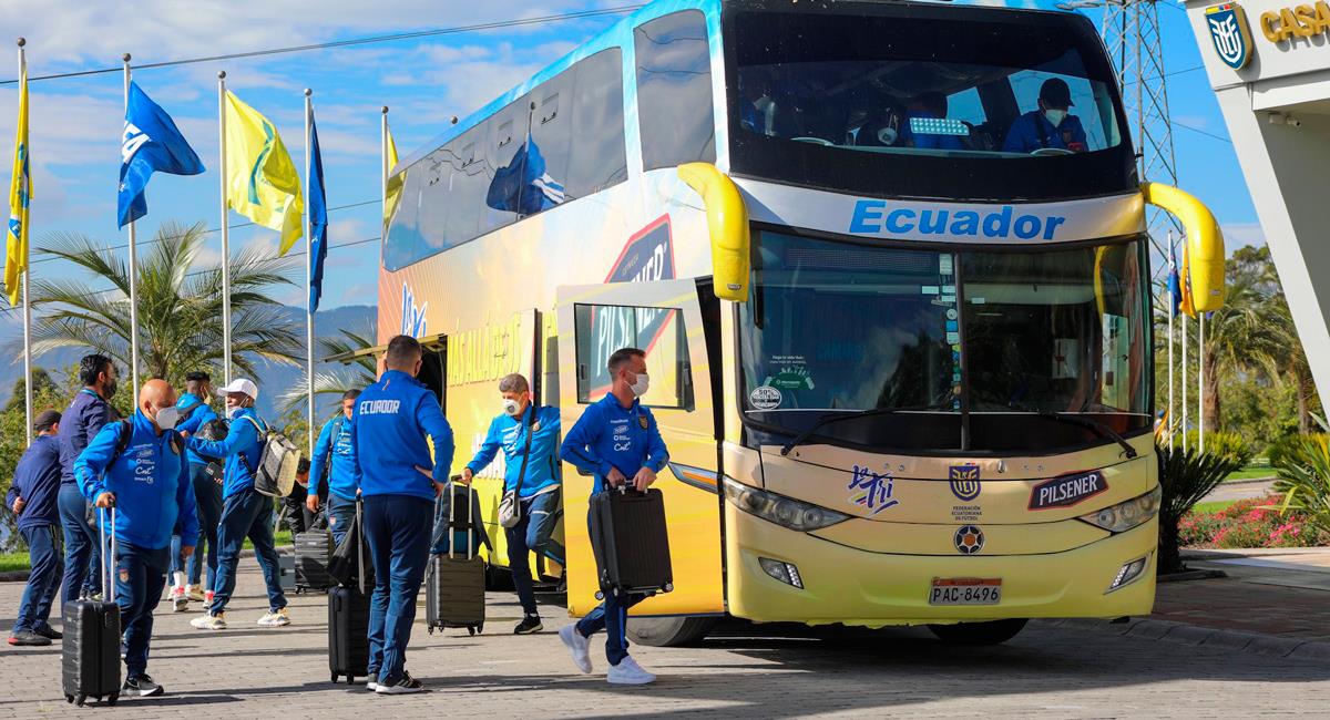 Ecuador llegó esta tarde a Quito para preparar duelo con Perú. Foto: Twitter @LaTri
