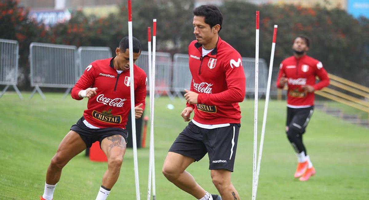 Gianluca Lapadula entrenando con la Selección Peruana. Foto: Facebook Selección Peruana