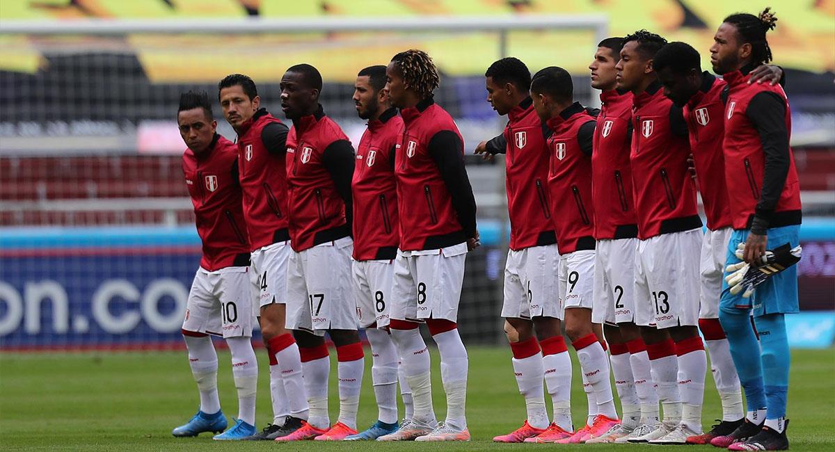 Perú vs. Ecuador: El Himno Nacional de Perú en Quito. Foto: EFE