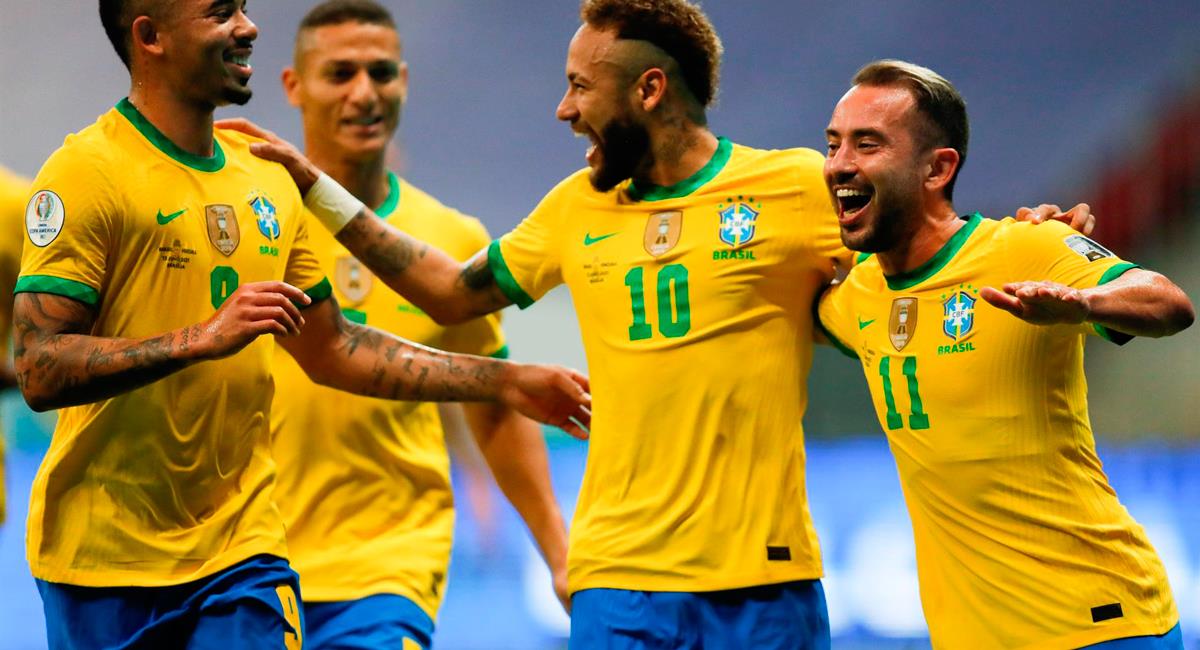 Neymar consiguió el 2-0 desde el punto penal. Foto: EFE