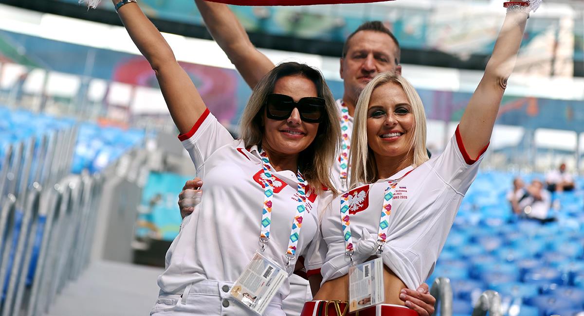 Hinchas disfrutan la Eurocopa 2021. Foto: EFE